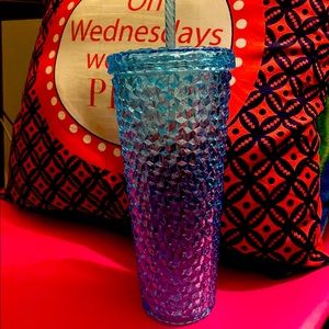 Sky Blue Studded Straw
Tumbler, it is 26 oz.